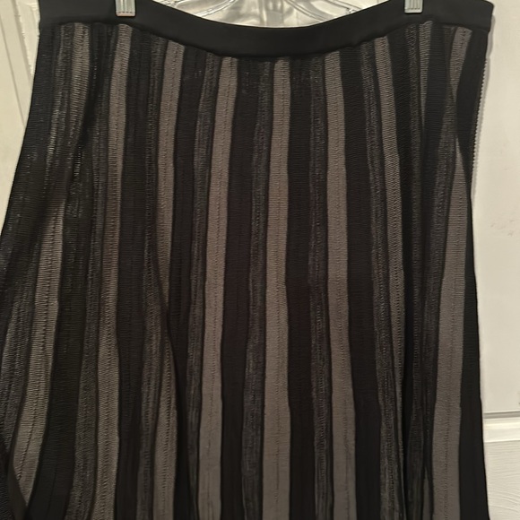 Misook new with tags black gray textured skirt sz XL, great for summer! ☀️👀 - Picture 6 of 7